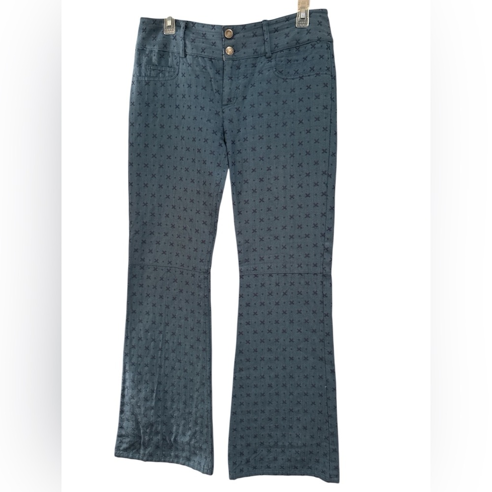 Alice + Olivia Jeans with Embroidered X’s. Size 6